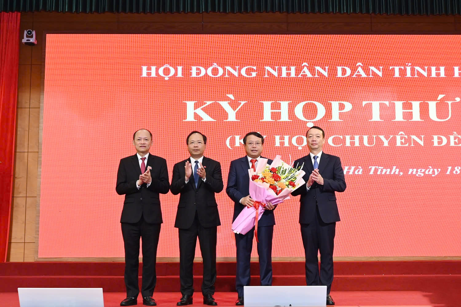 Sắp xếp bộ máy